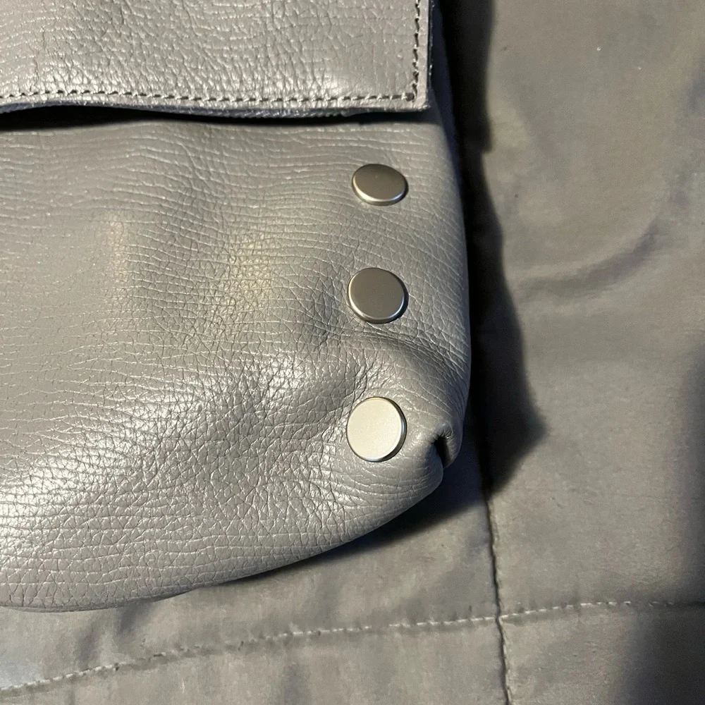 EUC Hammit VIP Meduim Montana reversible crossbody in Stingray Blue/Steel Grey - Picture 7 of 17